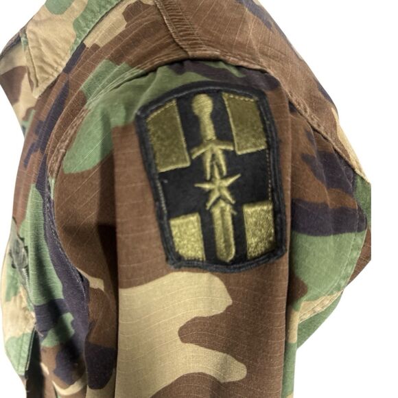 Vintage US Army Hot Weather Woodland Camo Field Coat Jacket 807 Medical Brigade - Picture 8 of 11